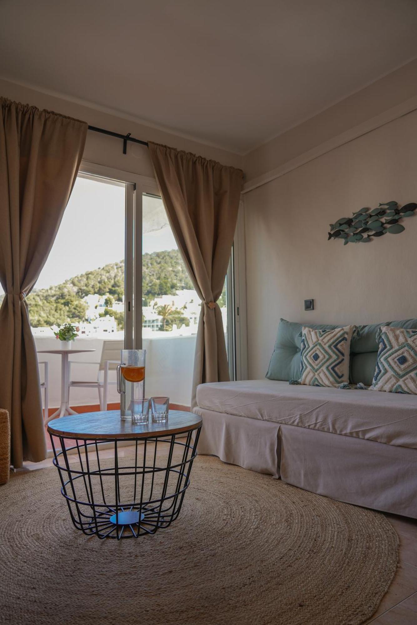 Apartamentos Ses Veles カラ・ロンガ エクステリア 写真