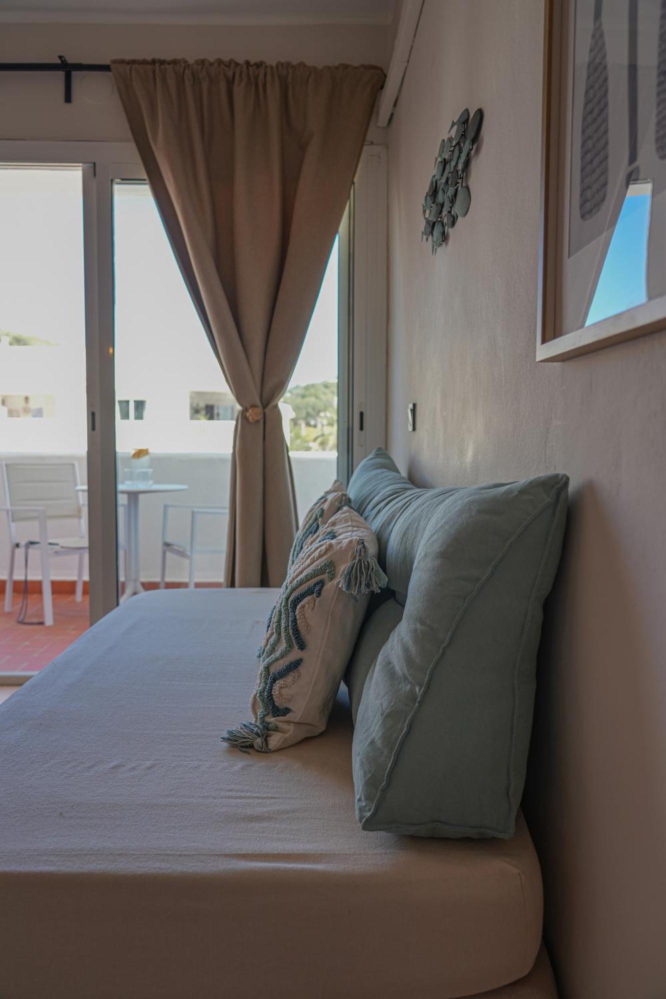 Apartamentos Ses Veles カラ・ロンガ エクステリア 写真